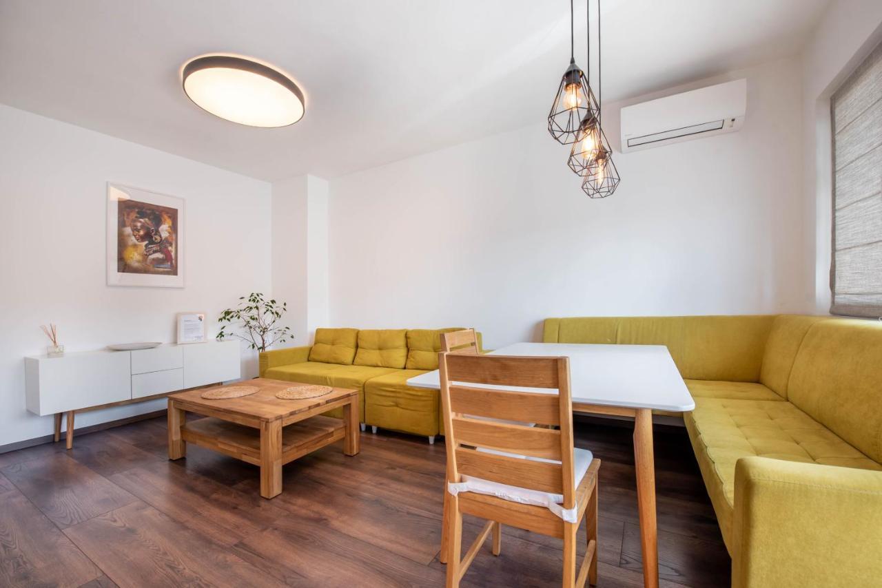 Cosy Apartment In Central Warna Exterior foto